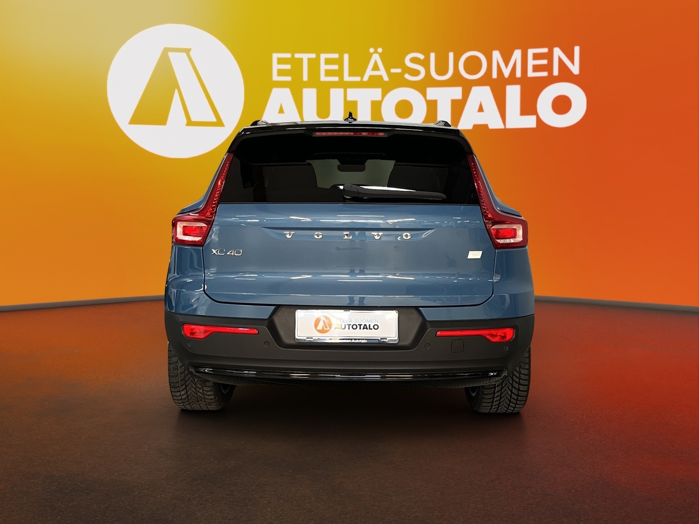 VOLVO XC40 2023