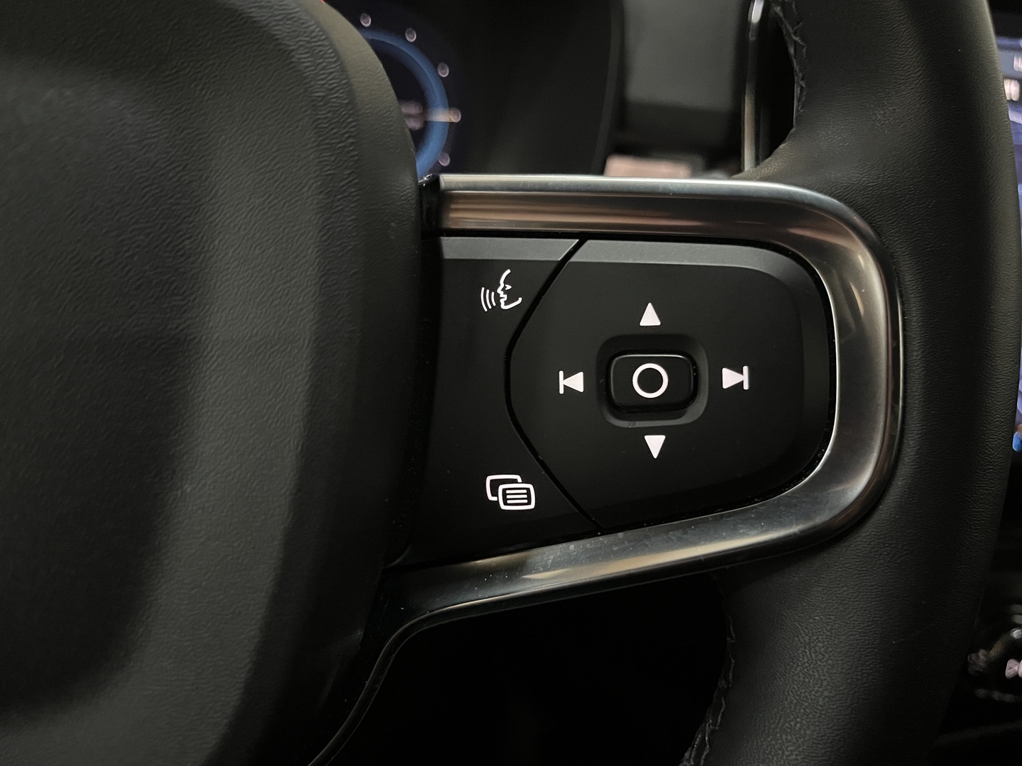 VOLVO XC40 2023