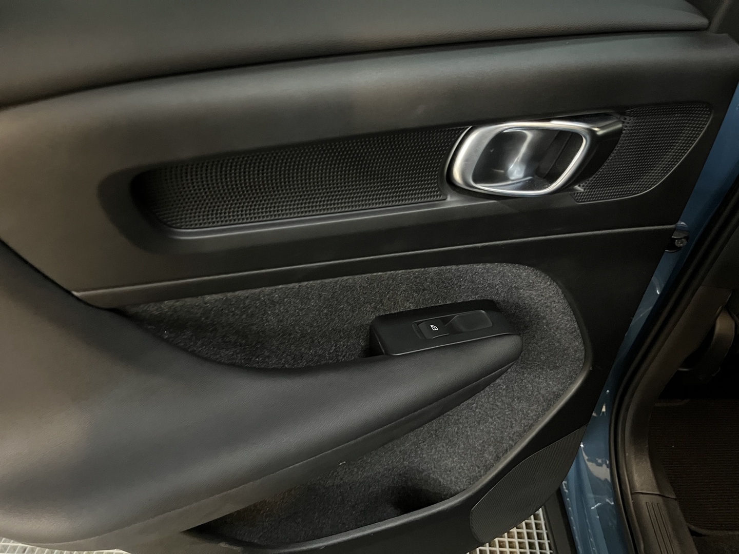 VOLVO XC40 2023
