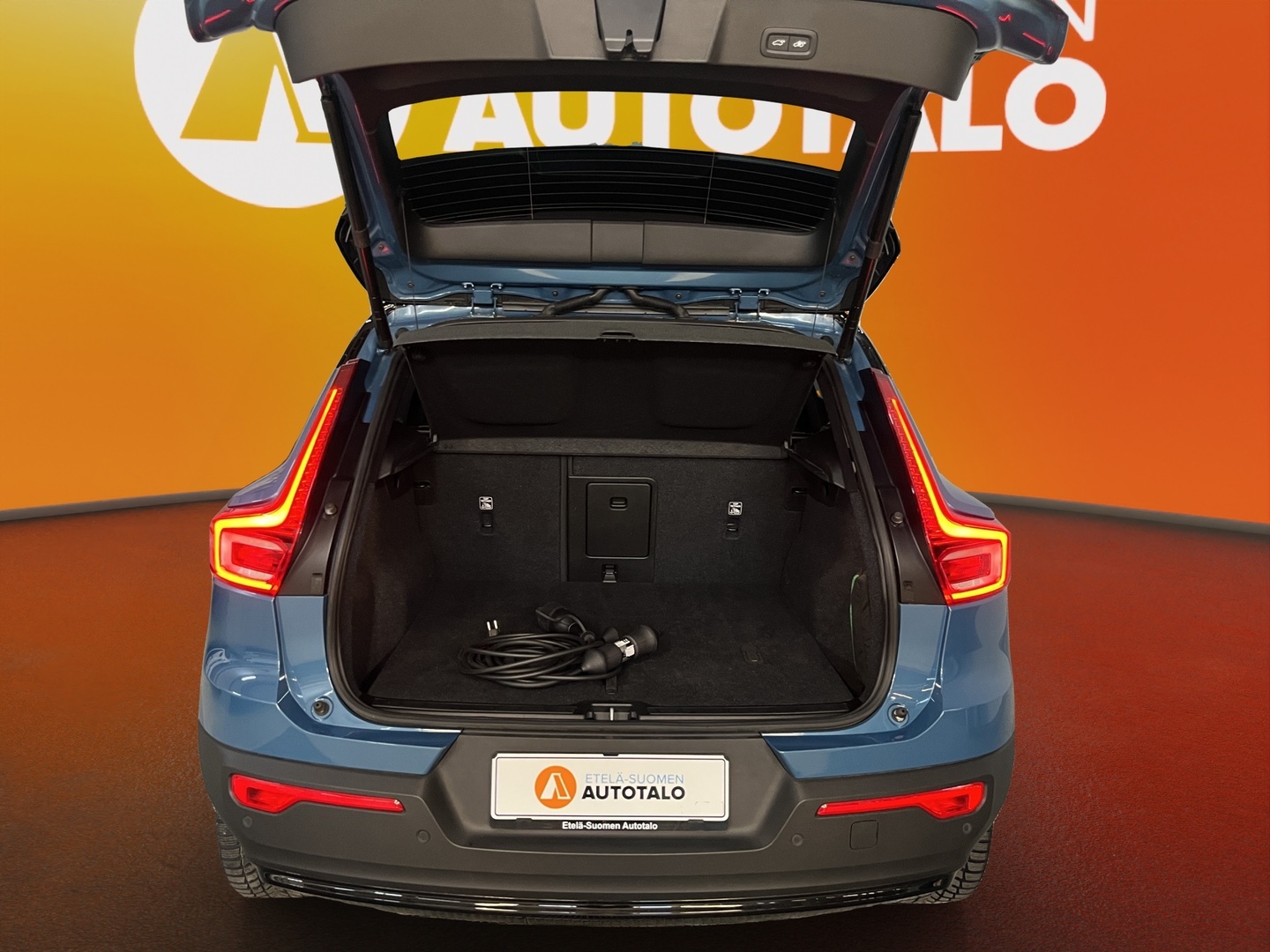 VOLVO XC40 2023
