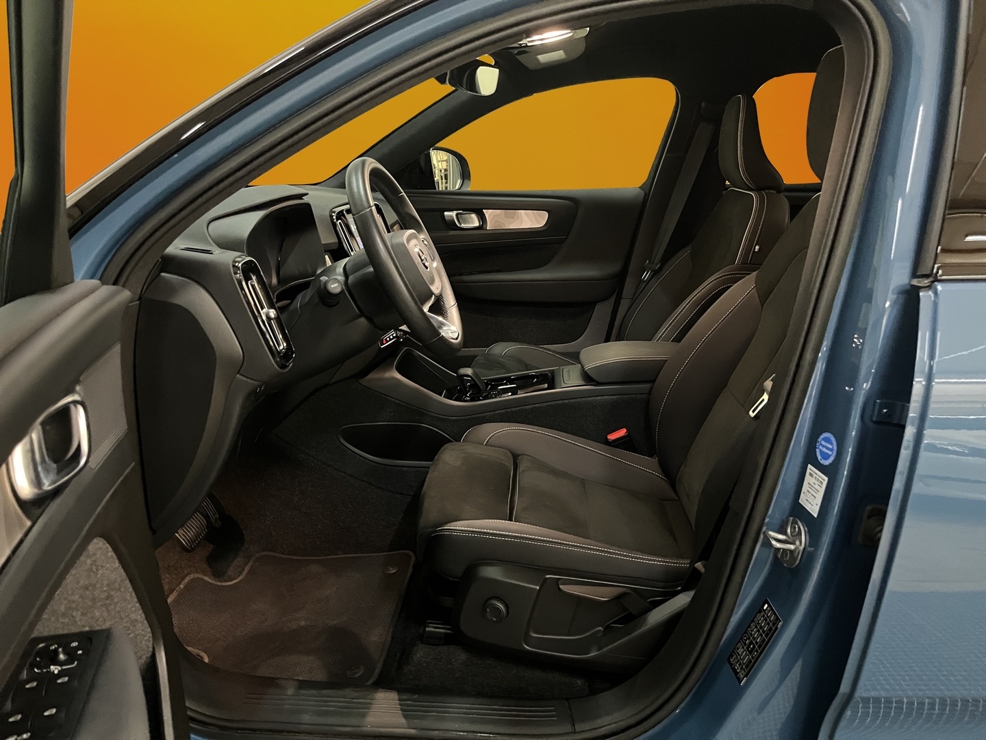 VOLVO XC40 2023
