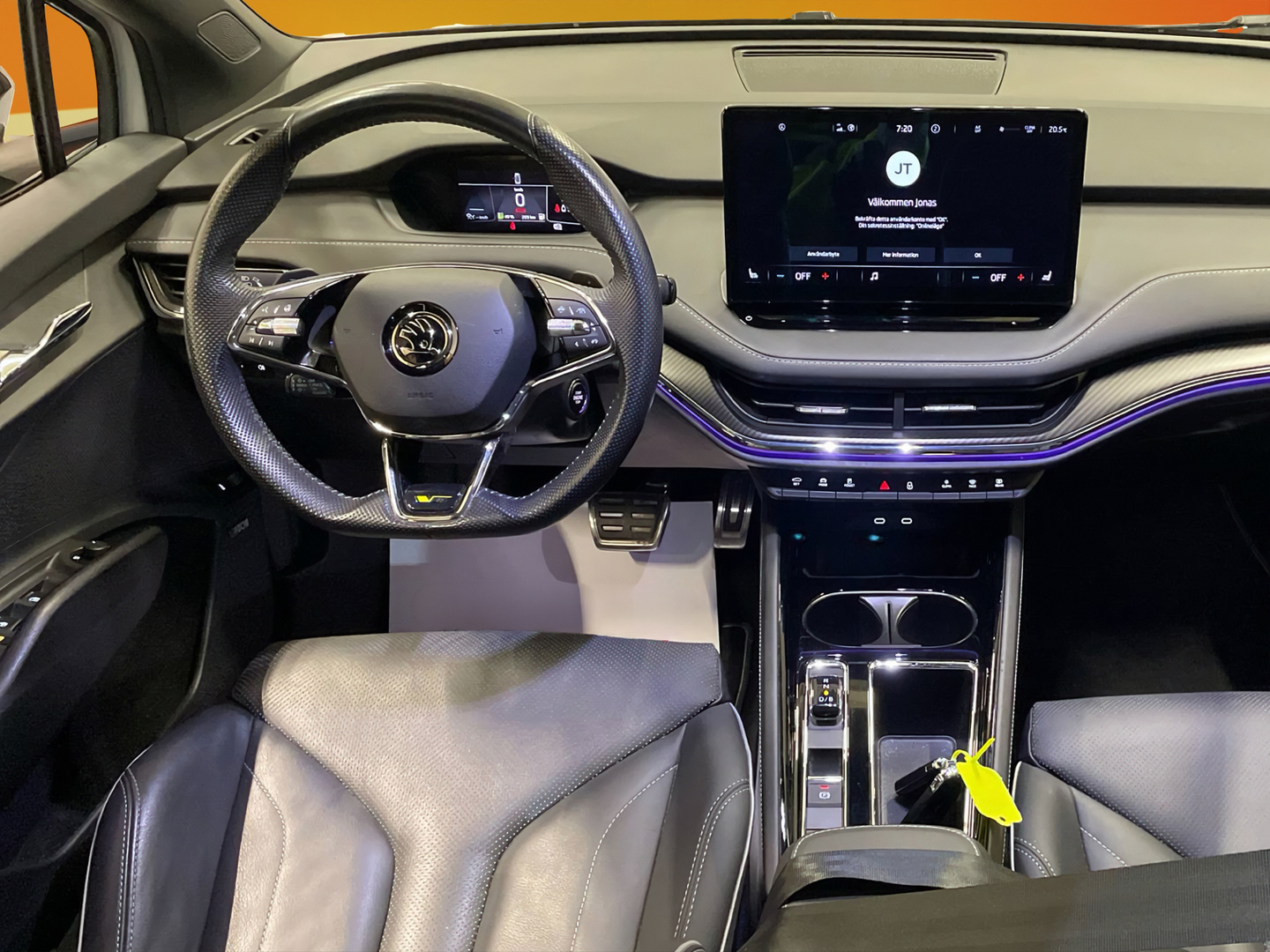SKODA Enyaq 8