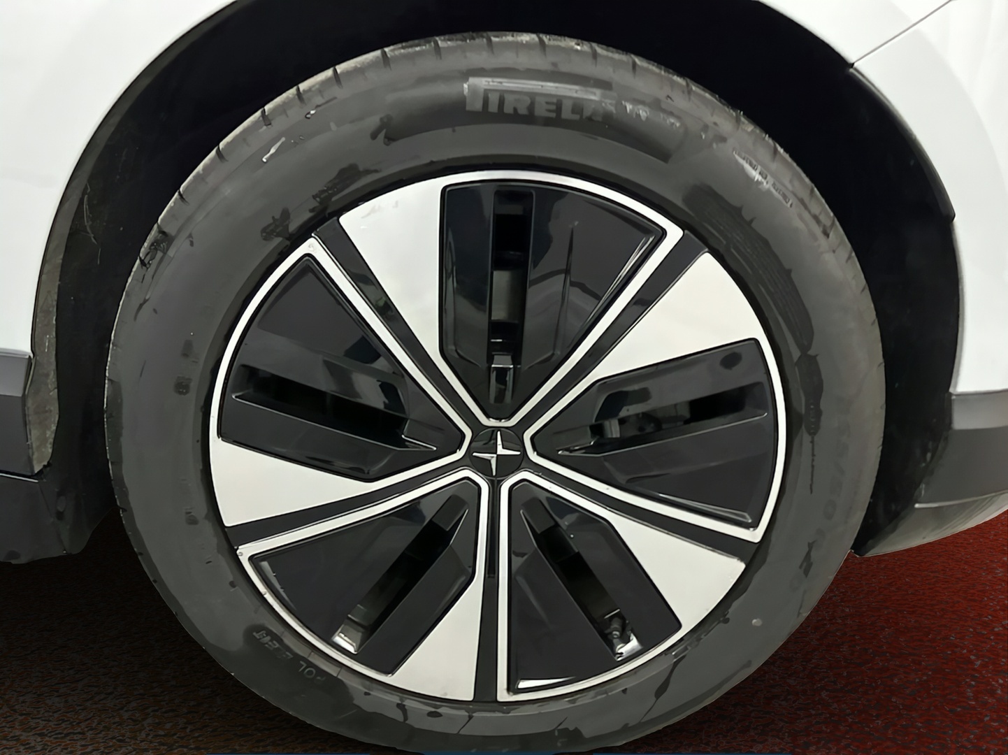 POLESTAR 4 2025