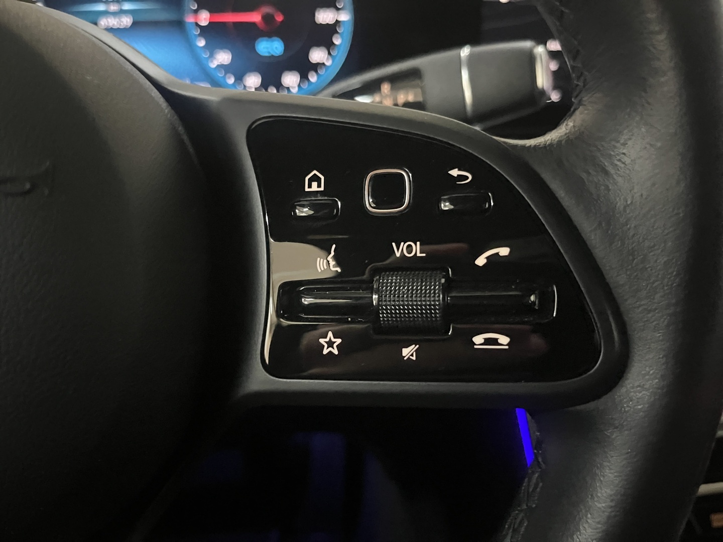 MERCEDES-BENZ EQC 2023