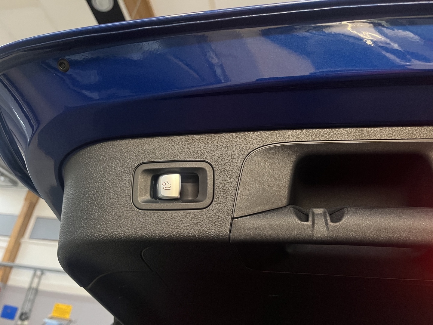 MERCEDES-BENZ EQC 2023