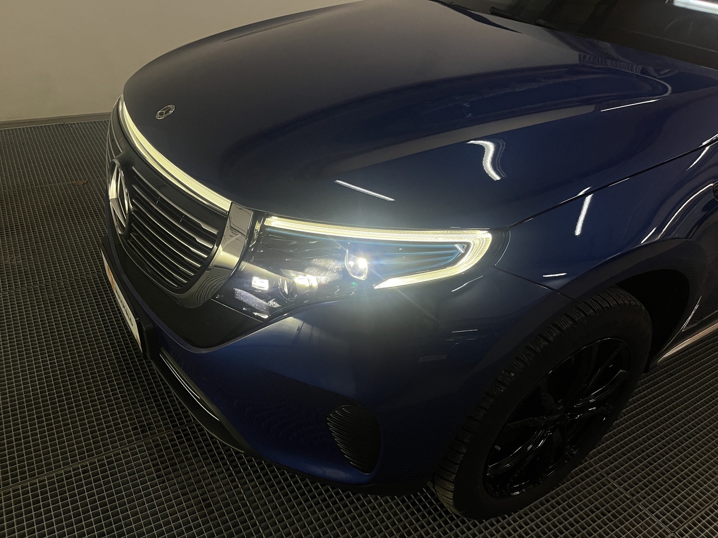 MERCEDES-BENZ EQC 2023