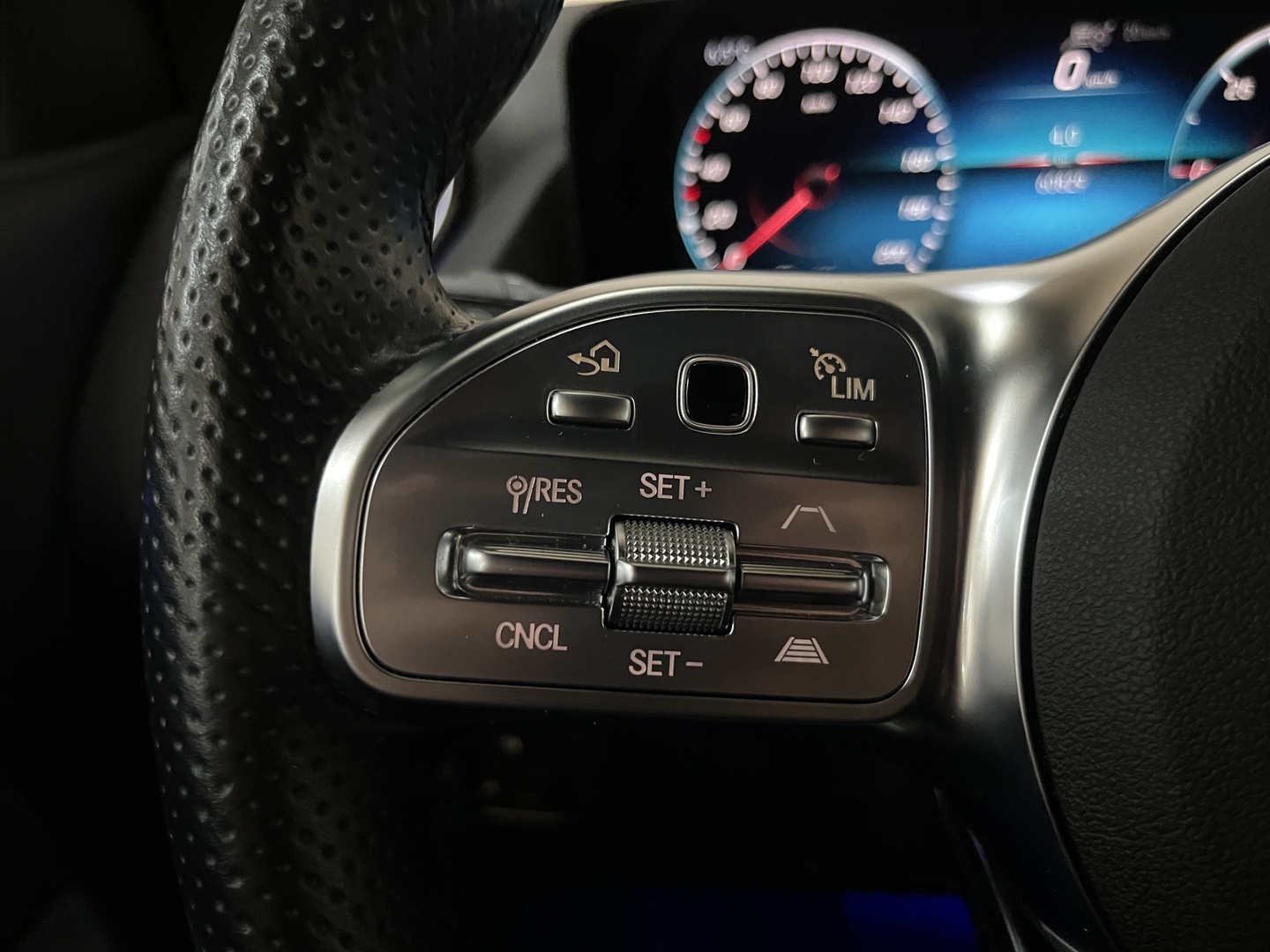 MERCEDES-BENZ EQA 2023