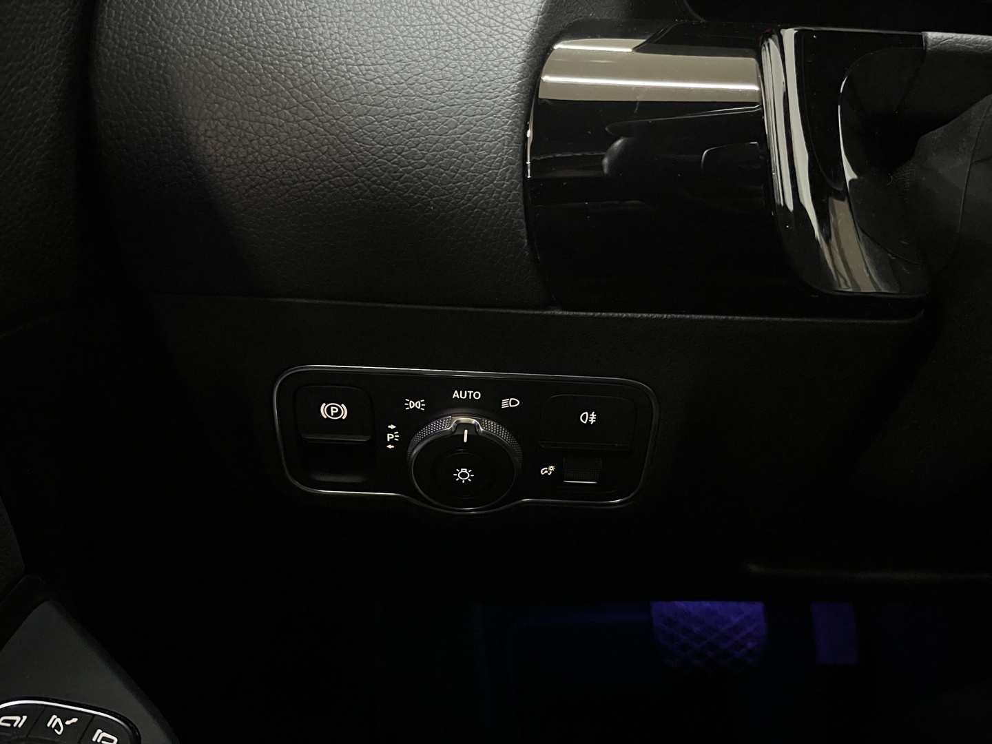 MERCEDES-BENZ EQA 2023