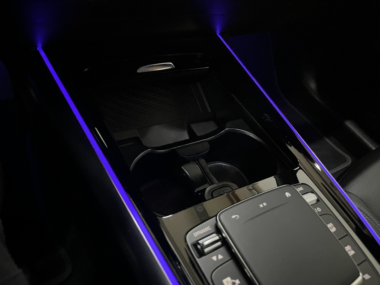 MERCEDES-BENZ EQA 2023