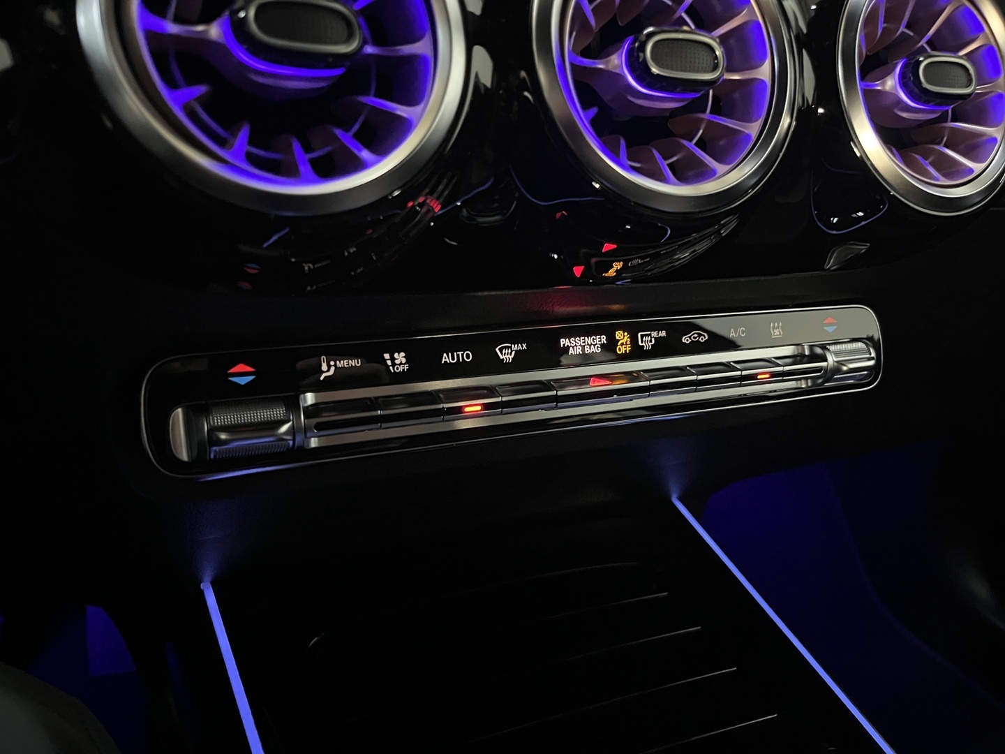 MERCEDES-BENZ EQA 2023