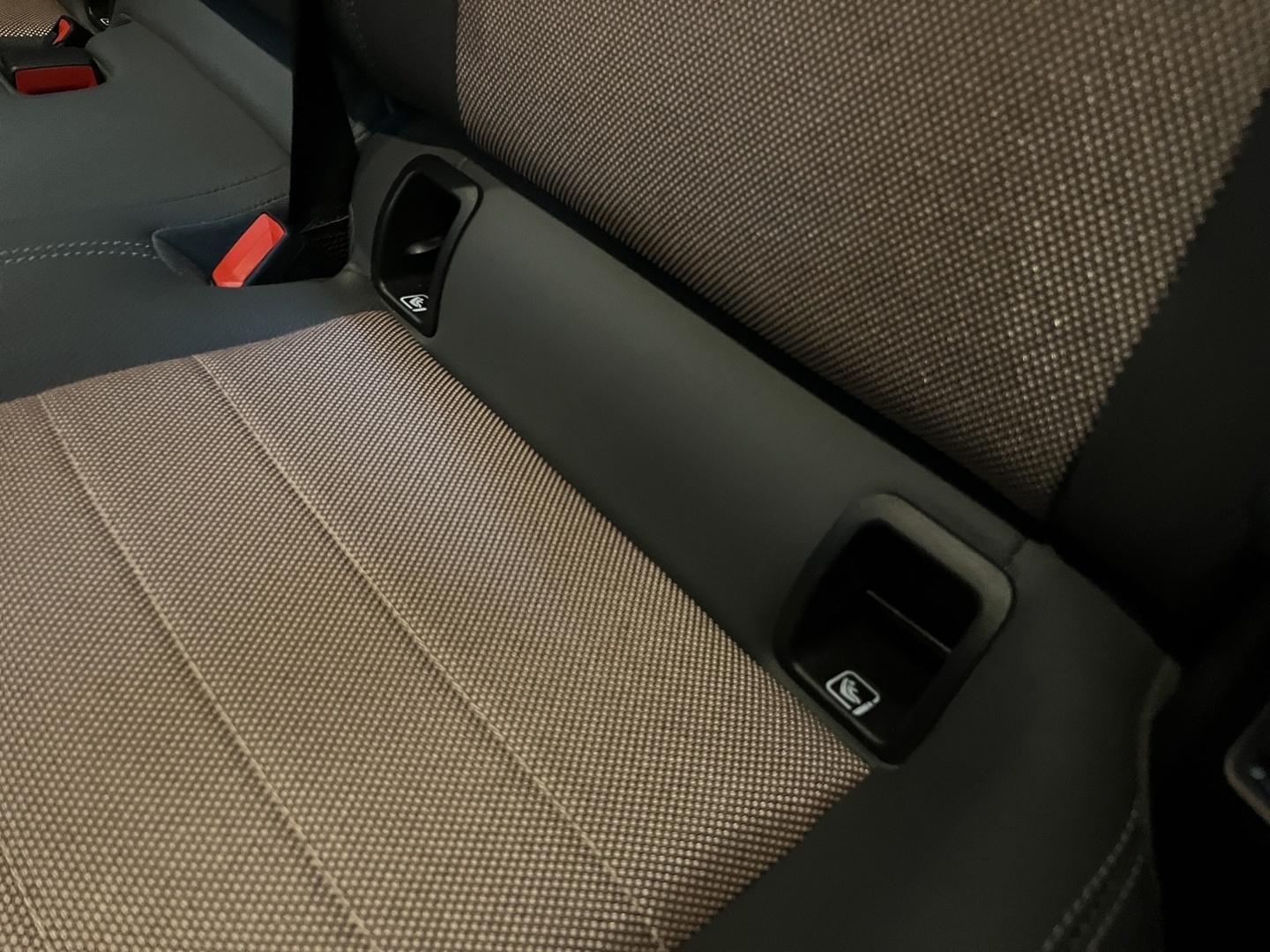 MERCEDES-BENZ EQA 2023