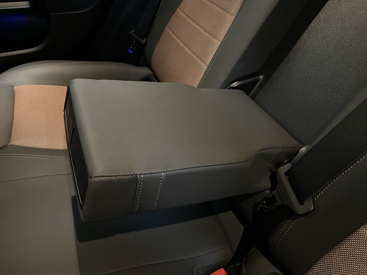 MERCEDES-BENZ EQA 2023