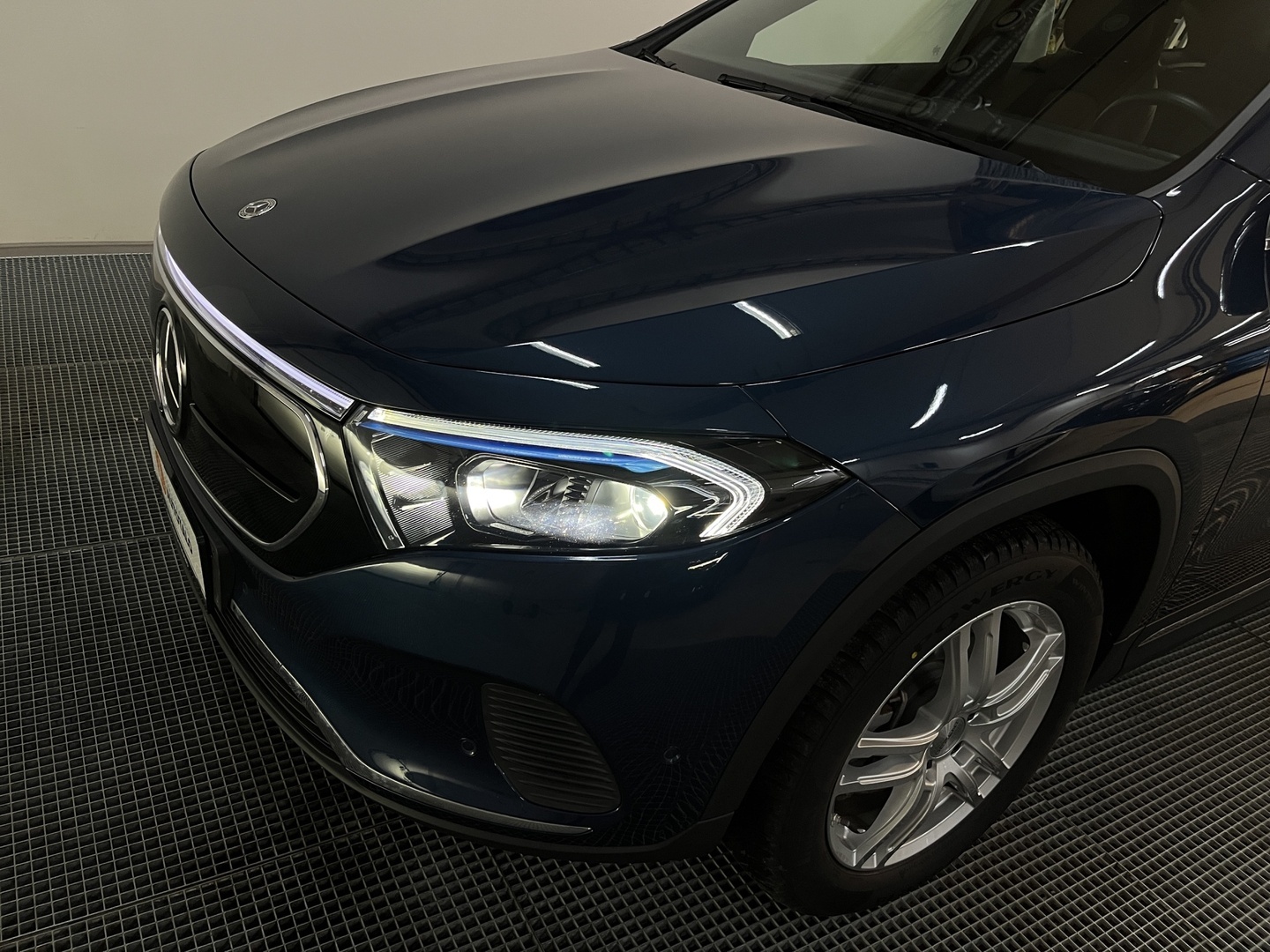 MERCEDES-BENZ EQA 2023