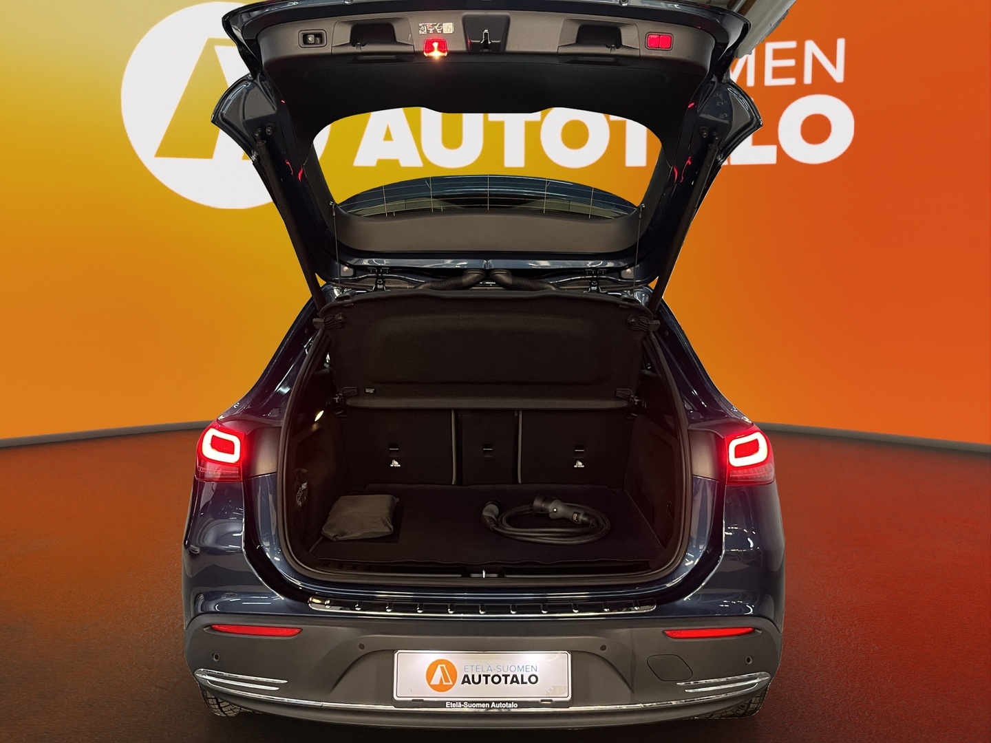 MERCEDES-BENZ EQA 2023