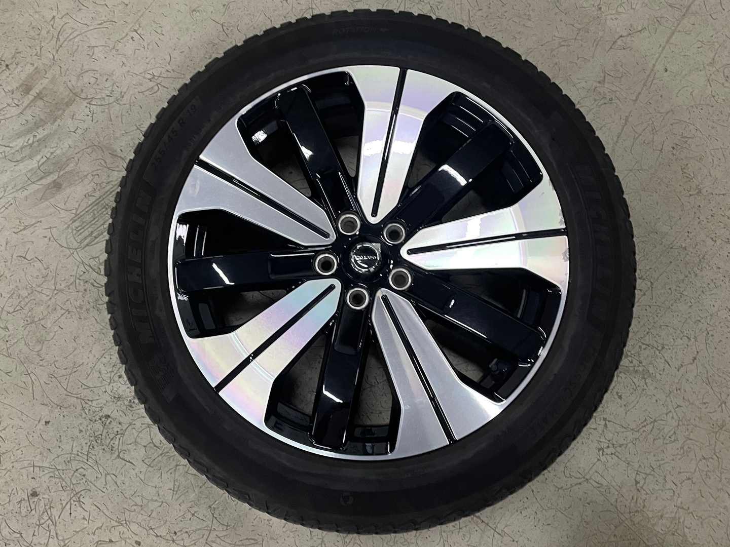 VOLVO C40 2023