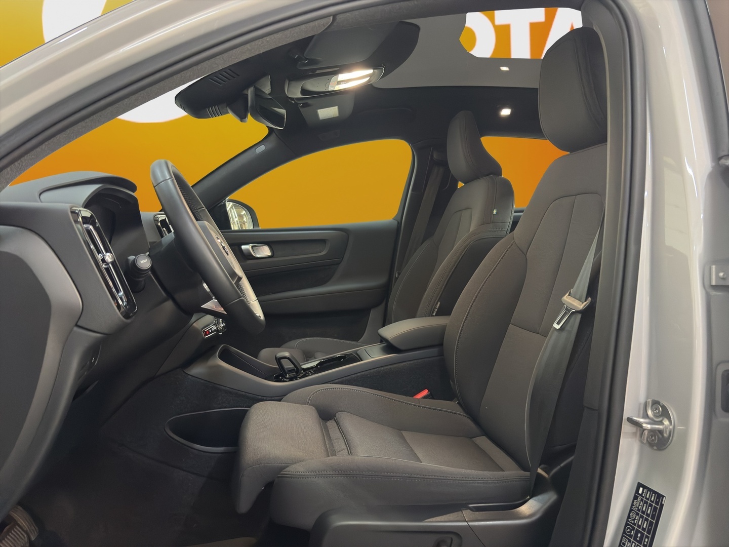VOLVO C40 2023
