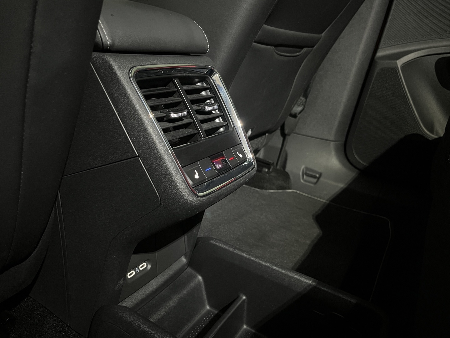 SKODA Enyaq 2025