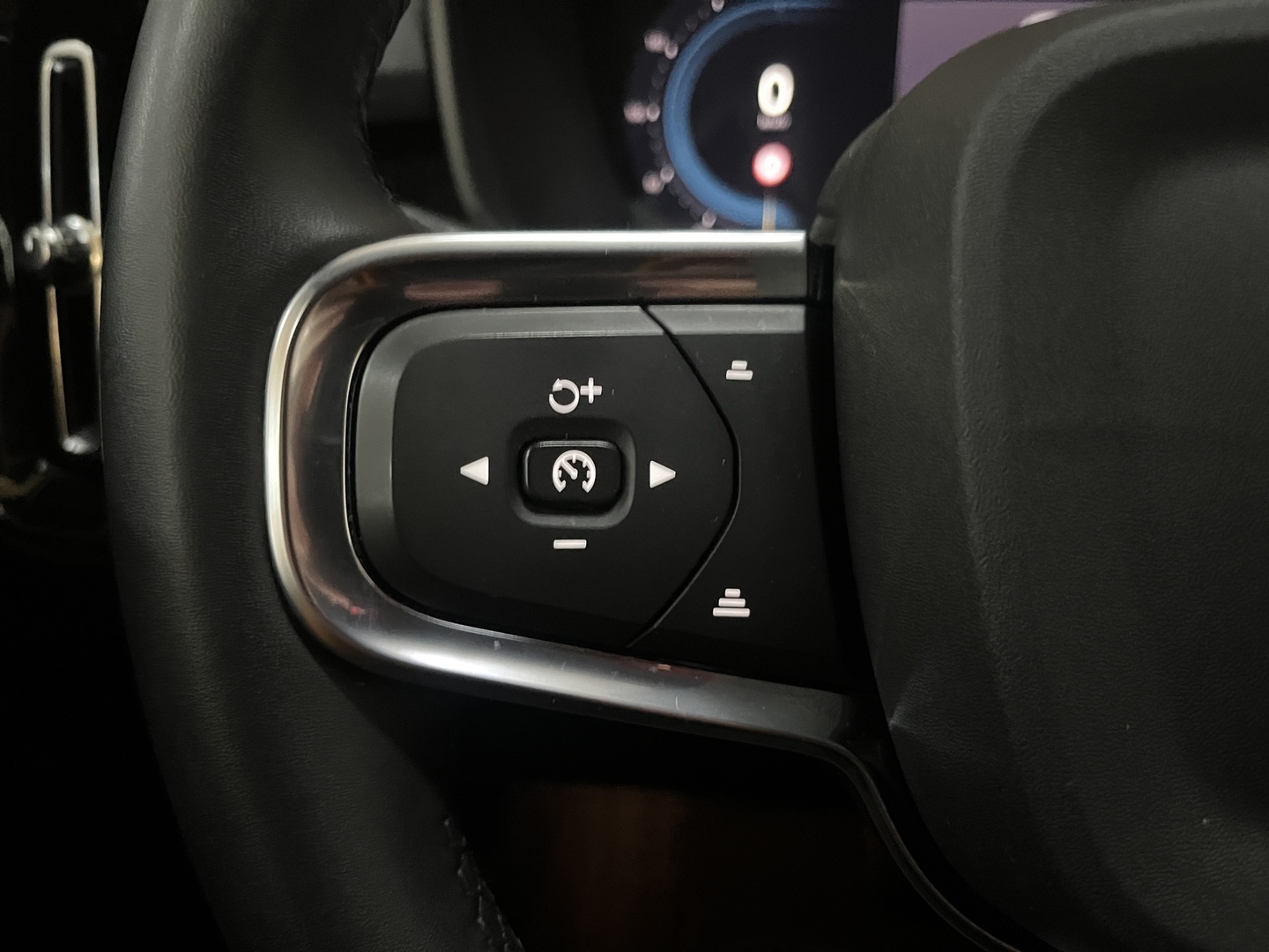 VOLVO C40 2024