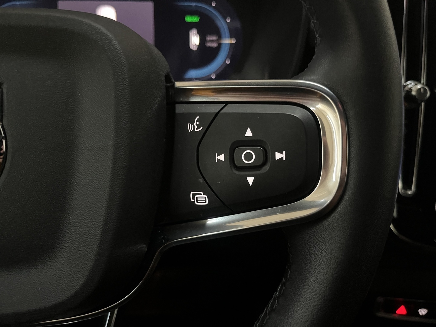 VOLVO C40 2024