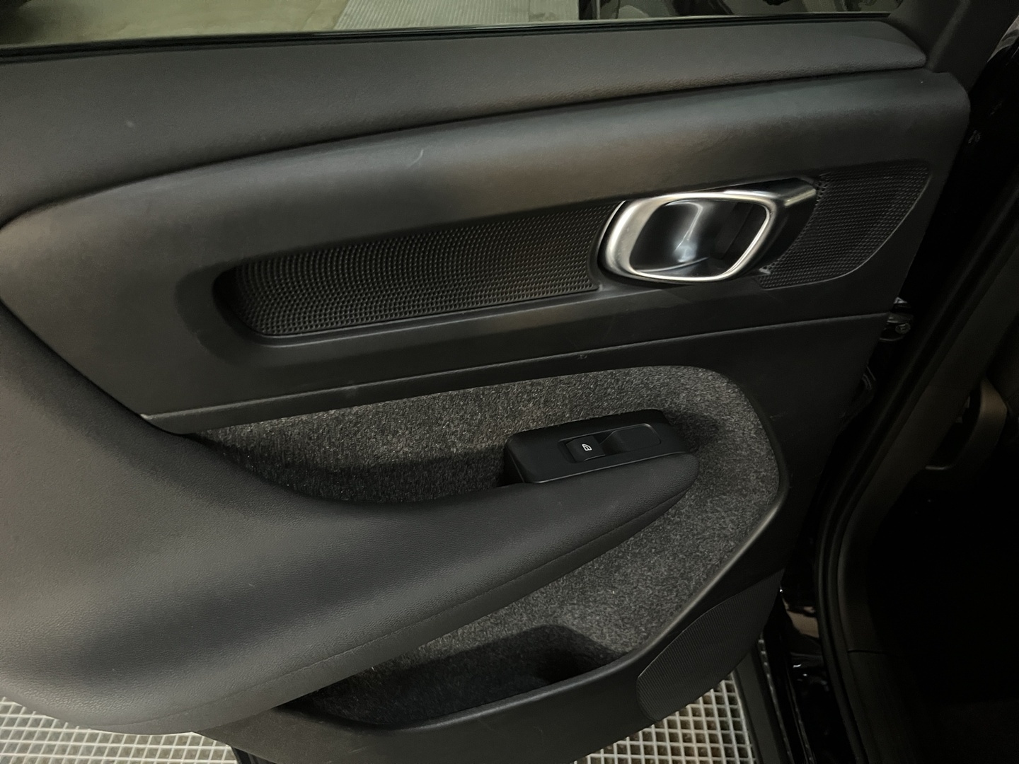 VOLVO C40 2024