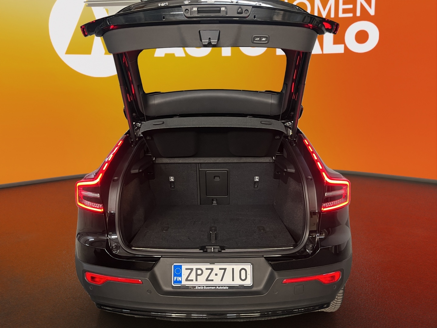 VOLVO C40 2024