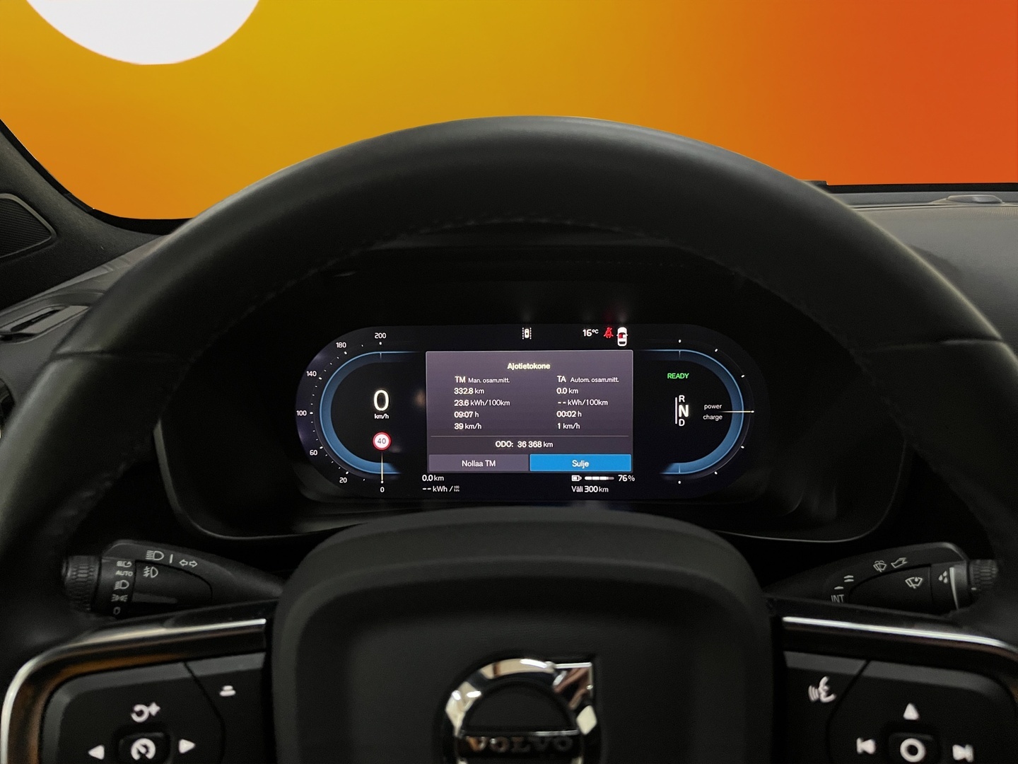 VOLVO C40 2024