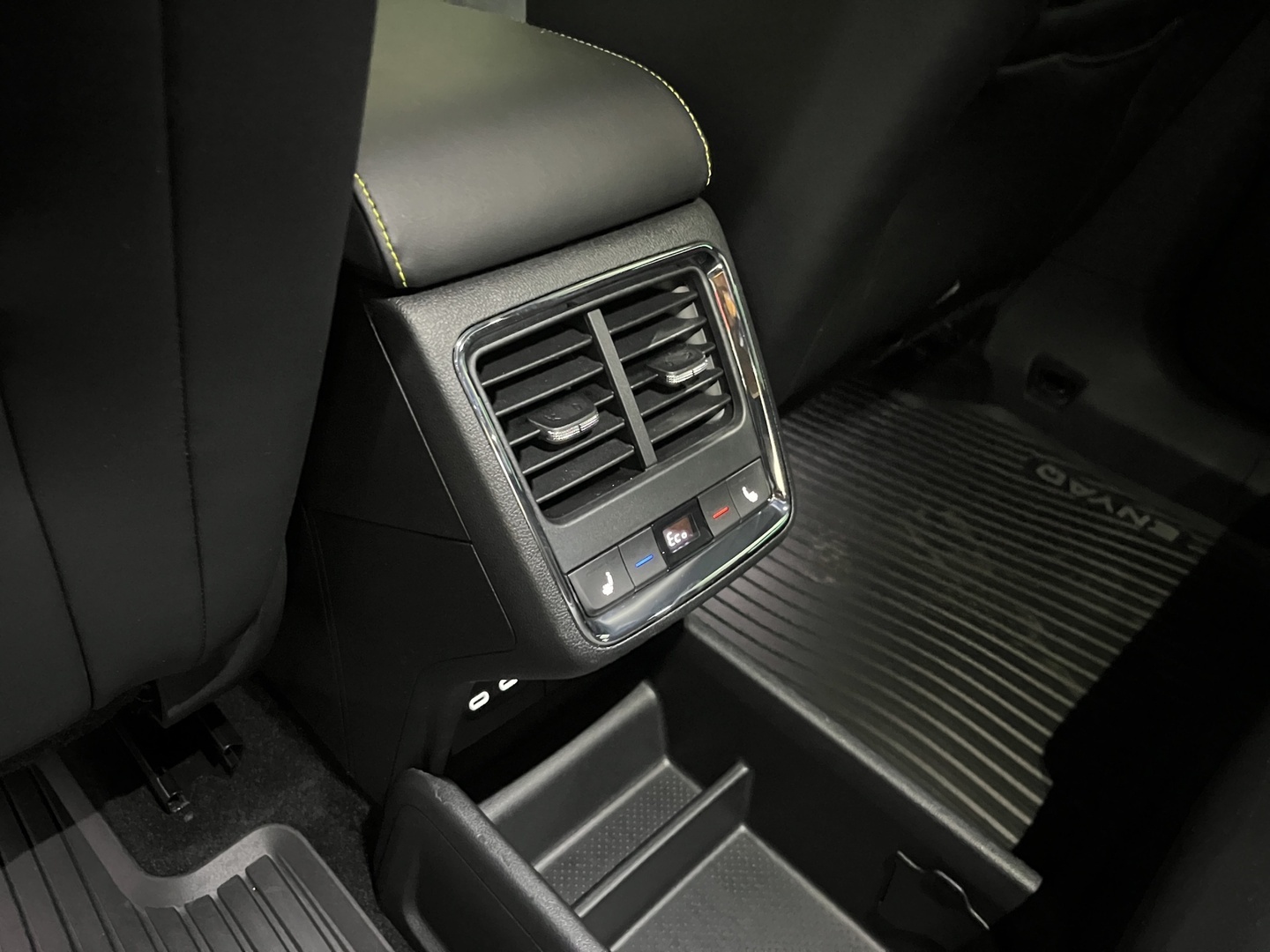 SKODA Enyaq 2025