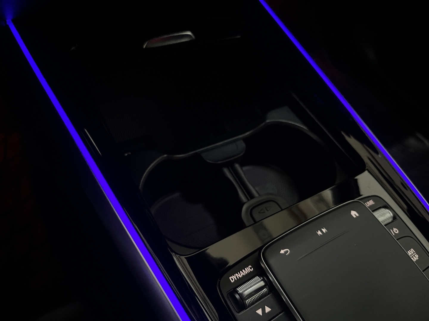 MERCEDES-BENZ EQB 2023