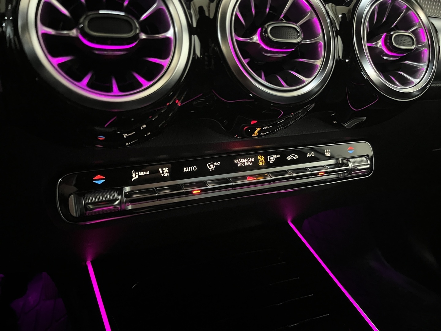 MERCEDES-BENZ EQB 2023