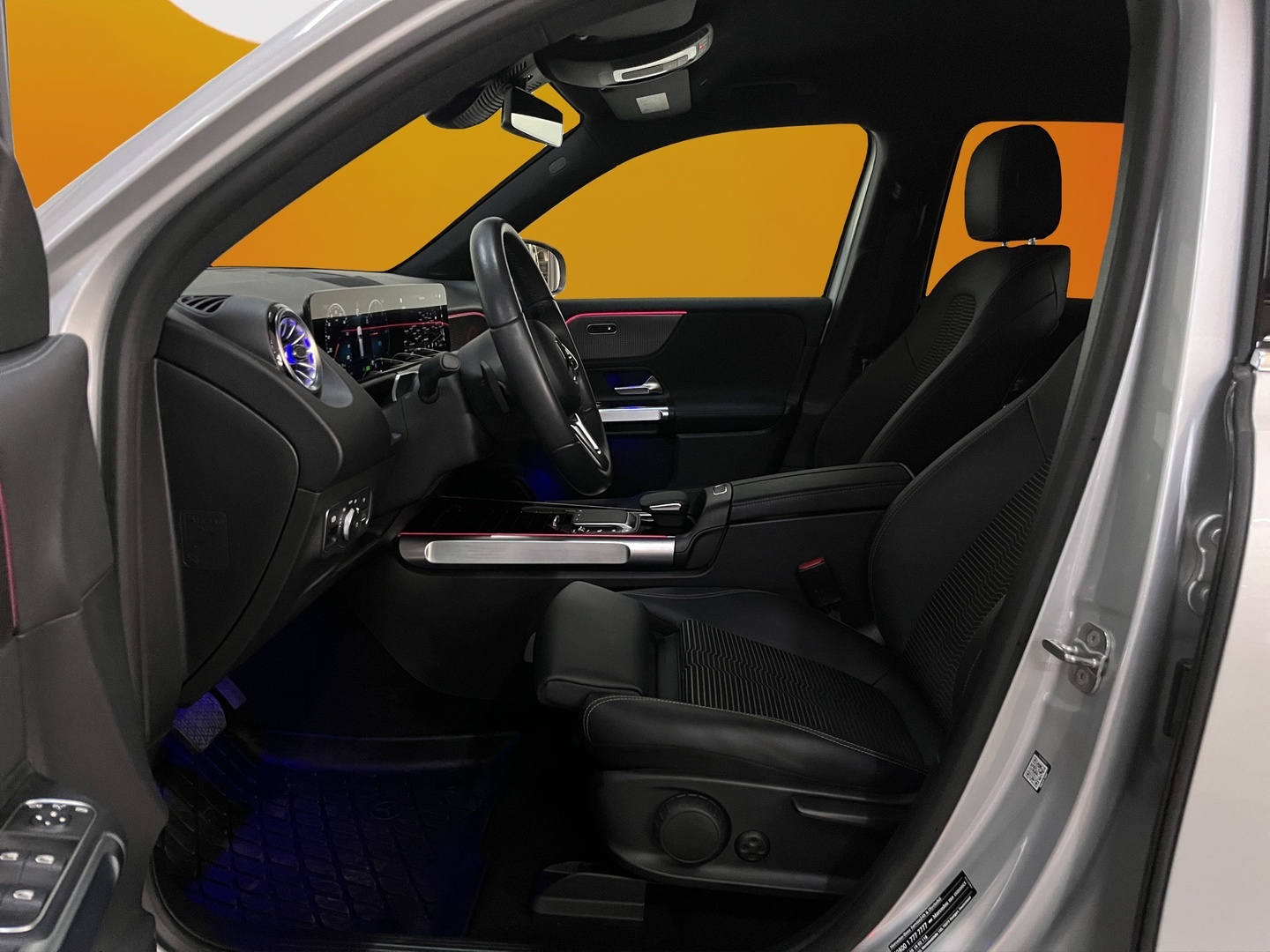 MERCEDES-BENZ EQB 2023