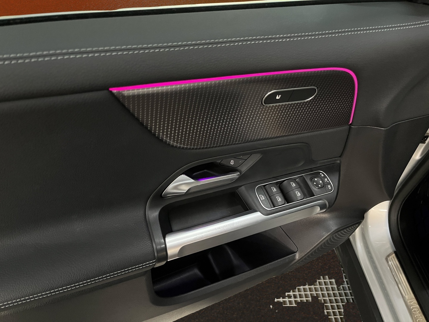 MERCEDES-BENZ EQB 2023