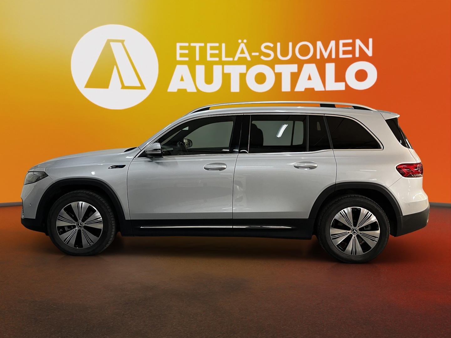 MERCEDES-BENZ EQB 2023