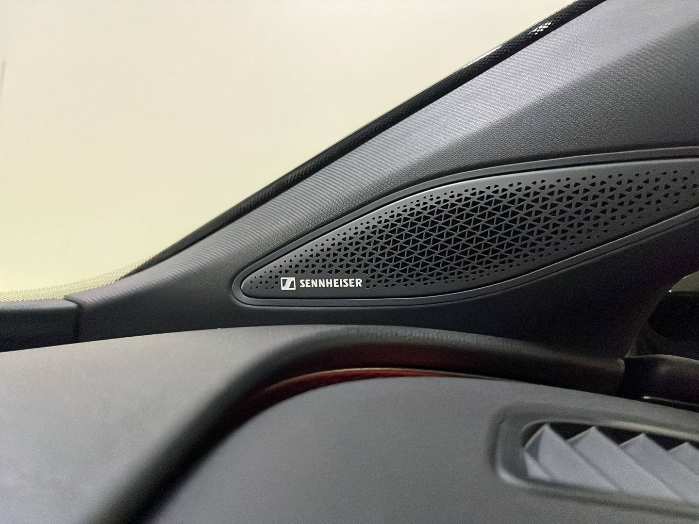 CUPRA Tavascan 2025
