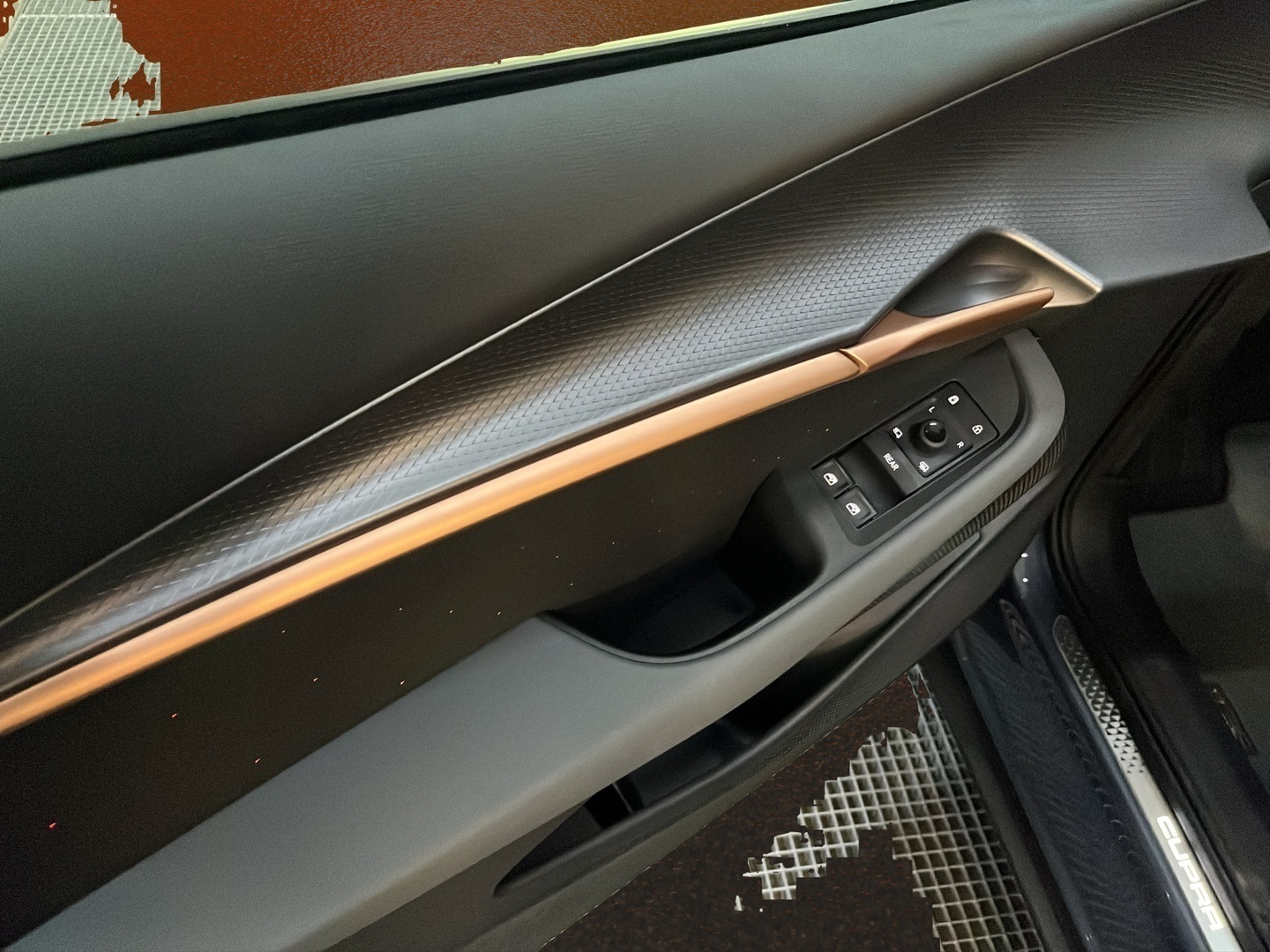 CUPRA Tavascan 2025