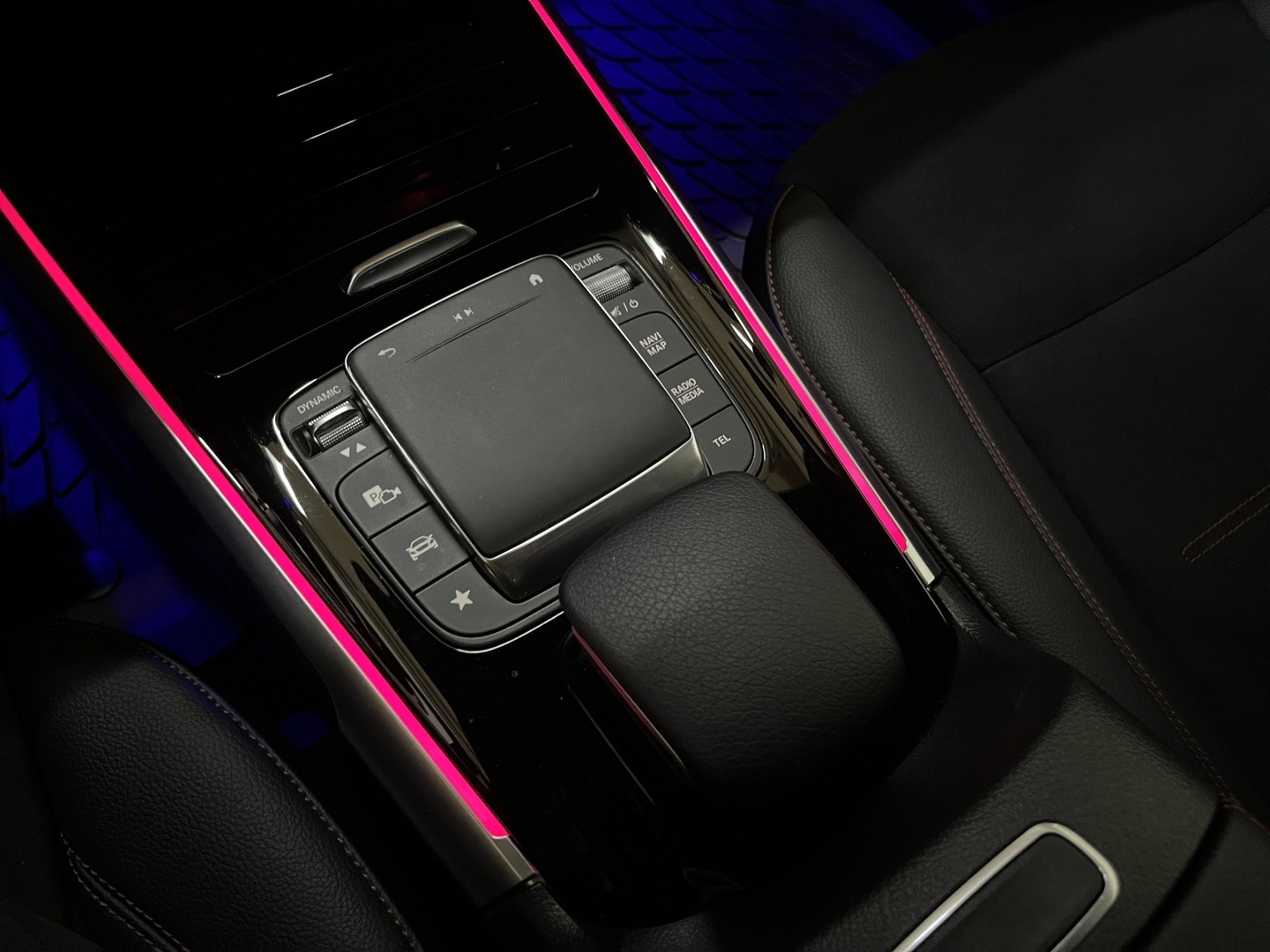 MERCEDES-BENZ EQB 2023