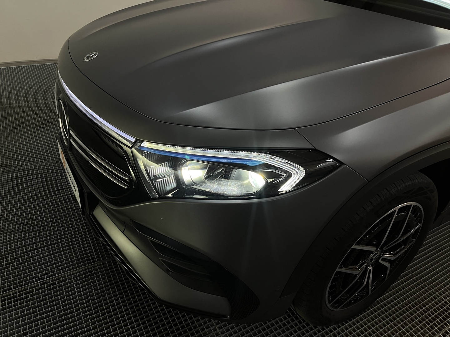 MERCEDES-BENZ EQB 2023