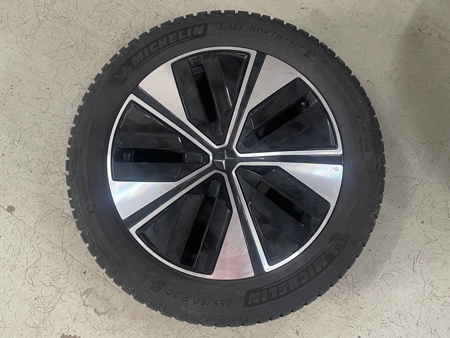 POLESTAR 4 37