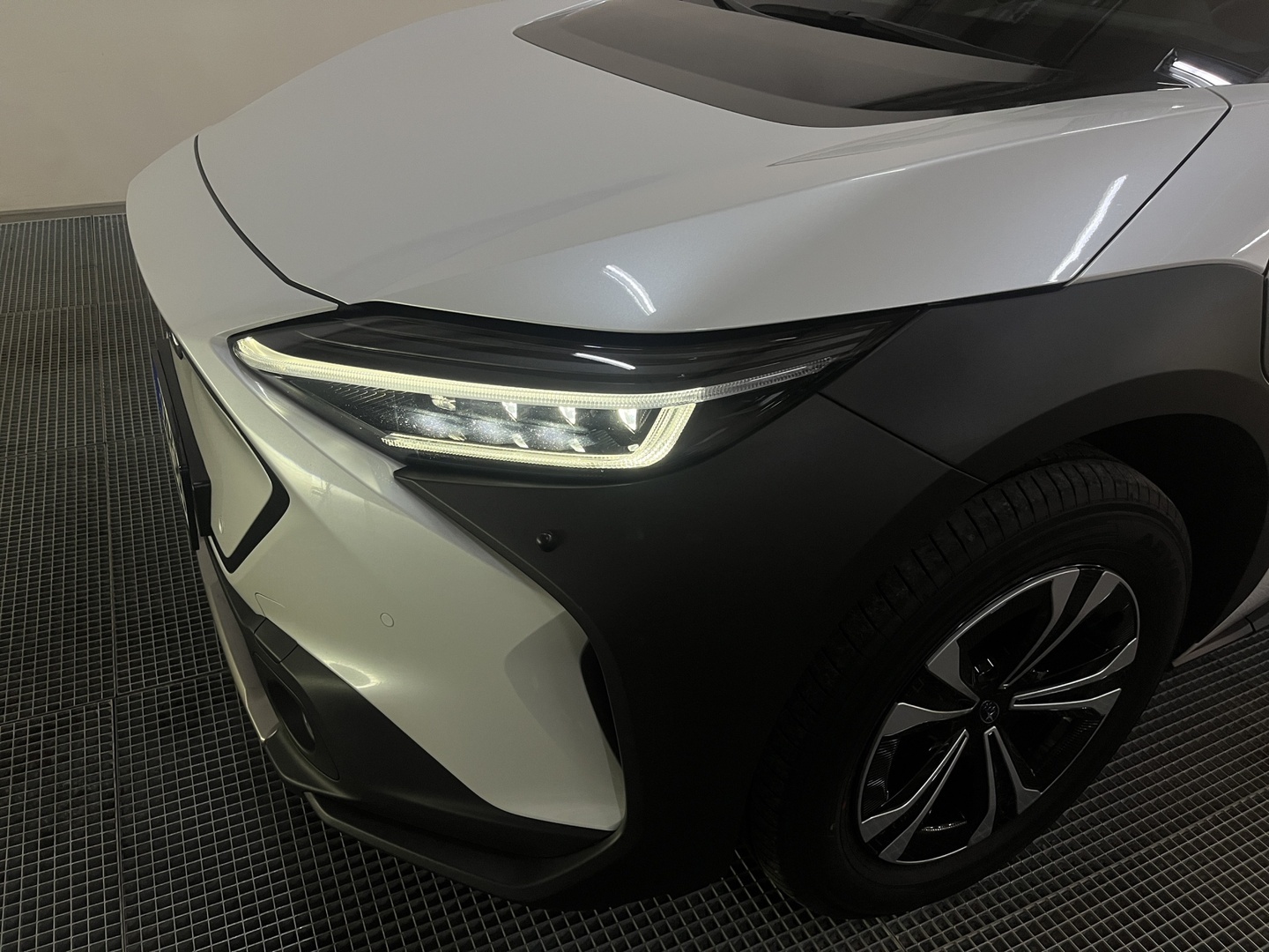 SUBARU Solterra 2023