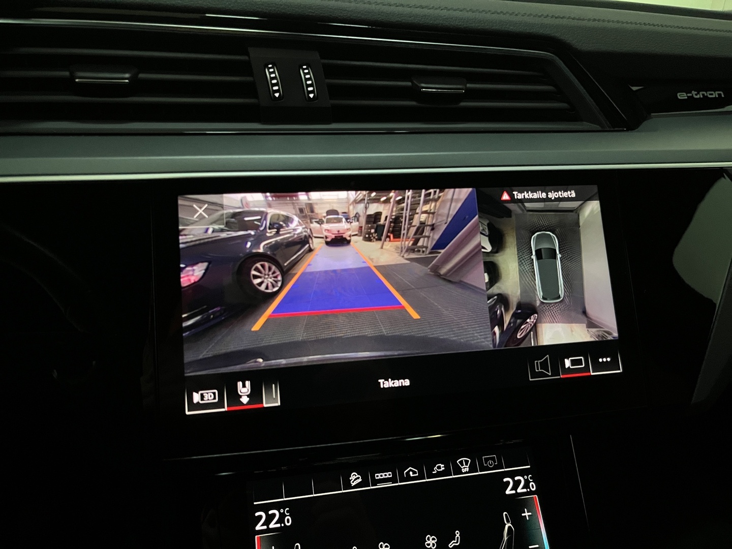 AUDI e-tron 2022