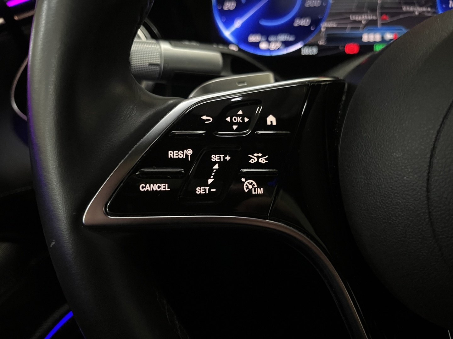MERCEDES-BENZ EQS 2023