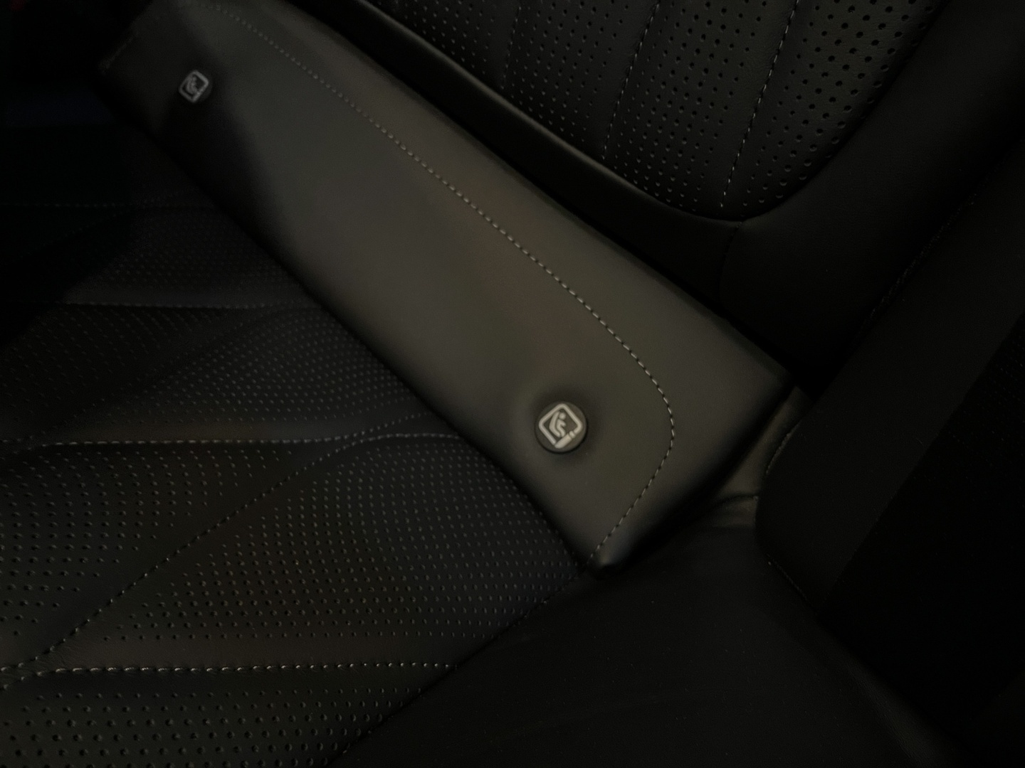 MERCEDES-BENZ EQS 2023