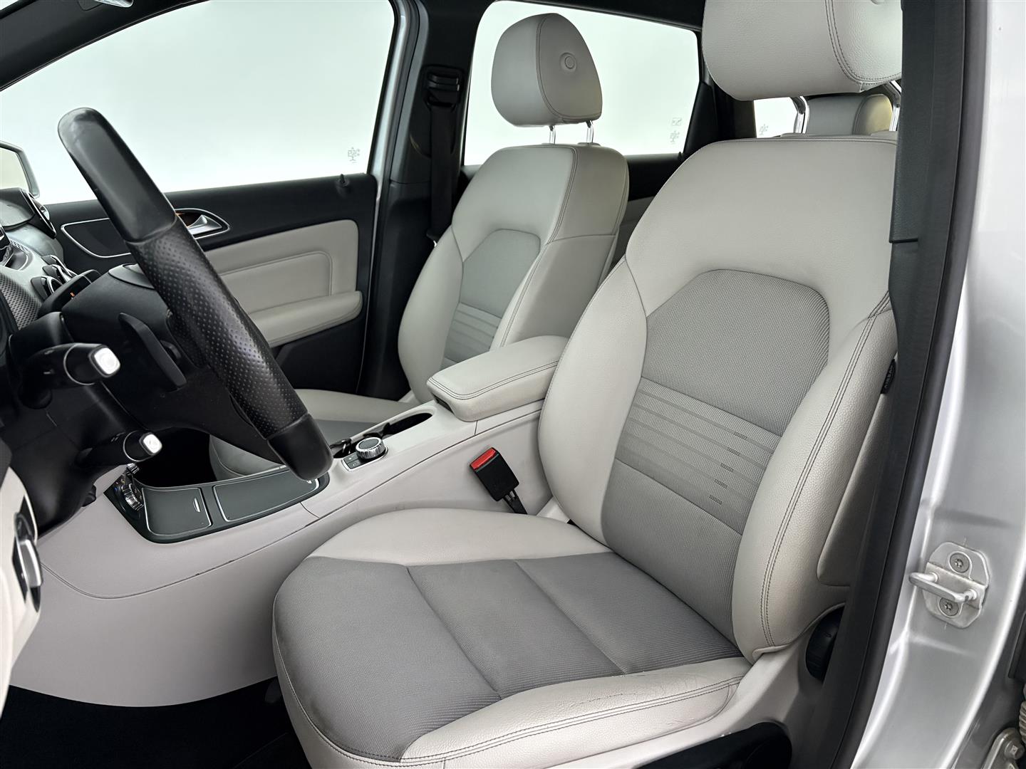 MERCEDES-BENZ B 2015