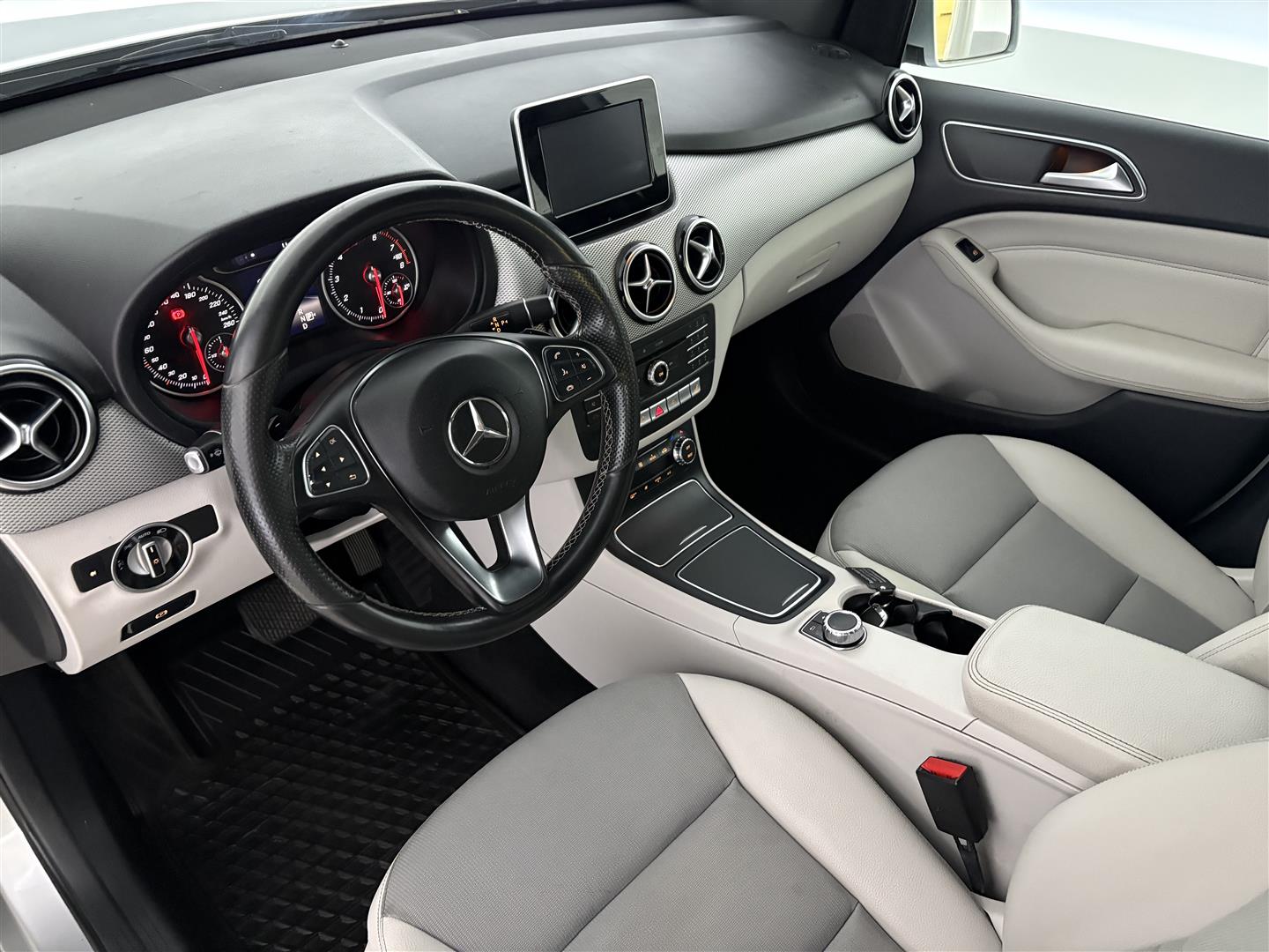 MERCEDES-BENZ B 2015