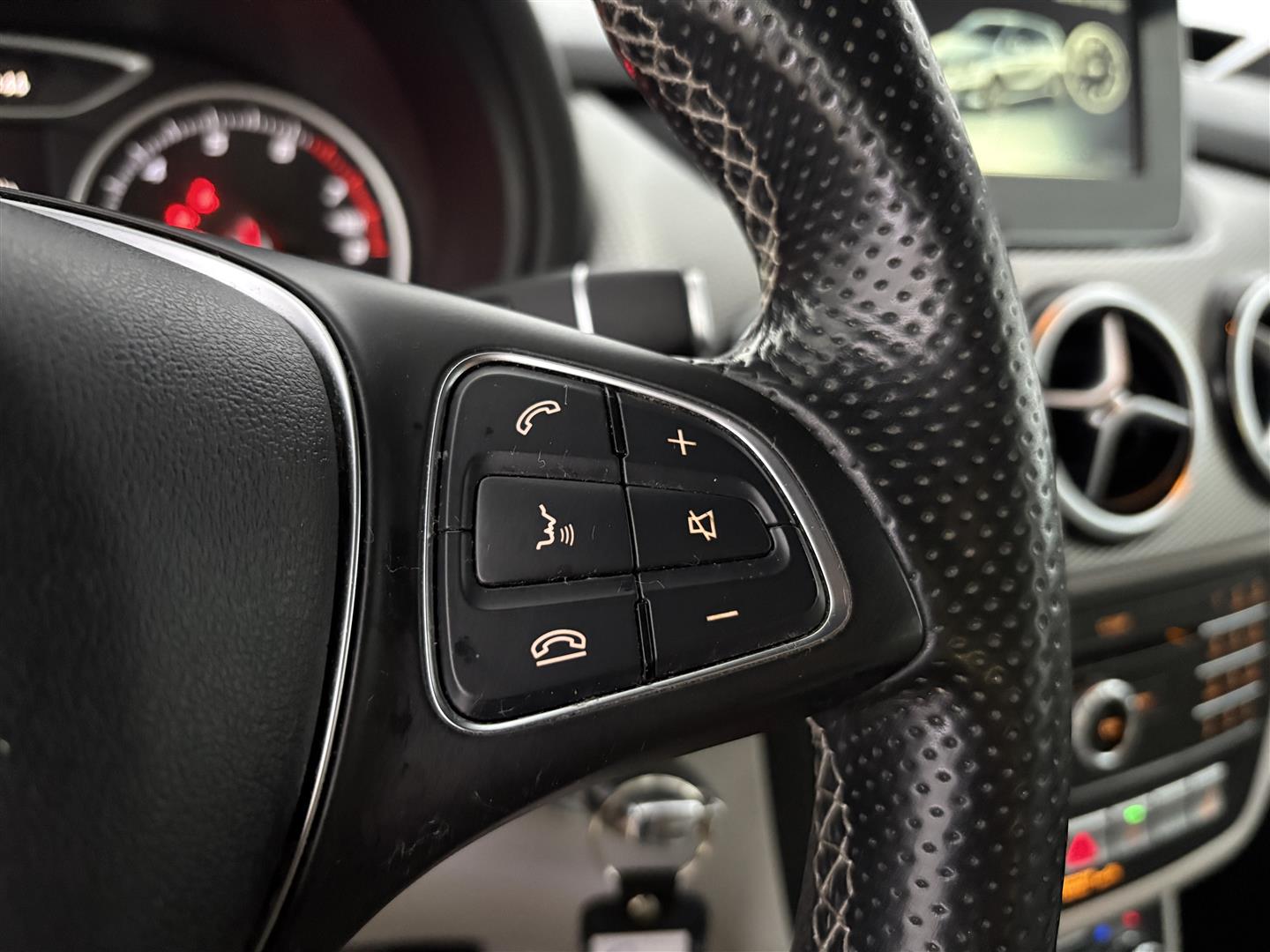 MERCEDES-BENZ B 2015