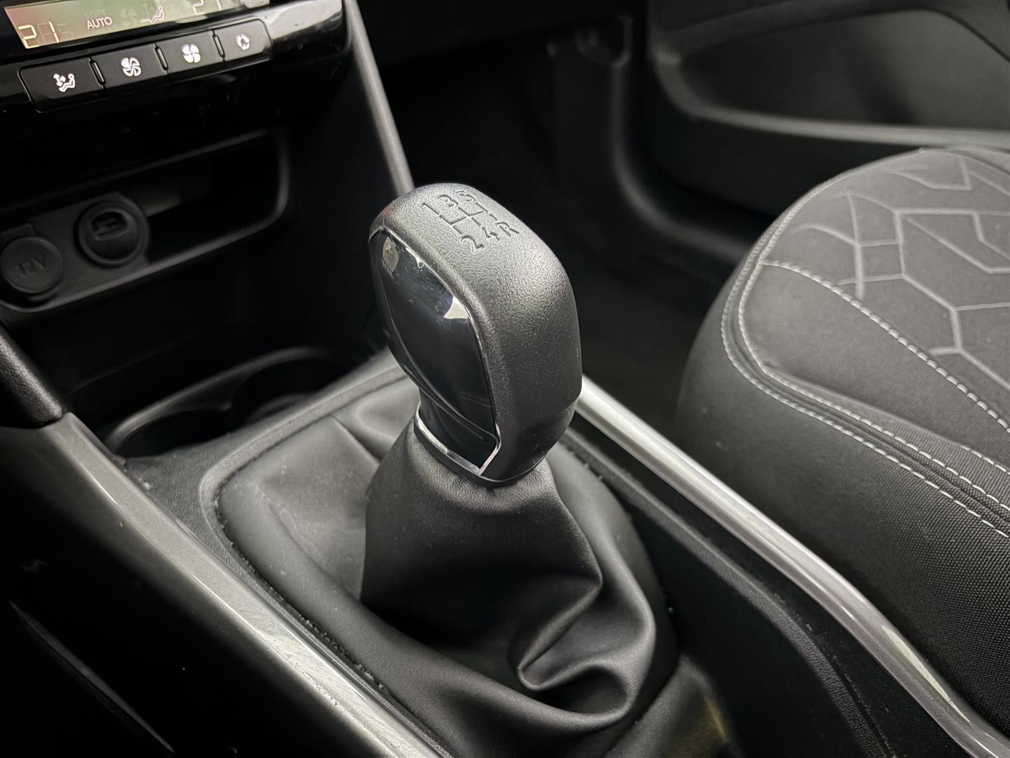 PEUGEOT 2008 2019