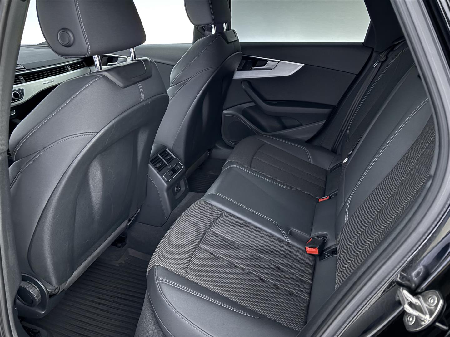 AUDI A4 2021