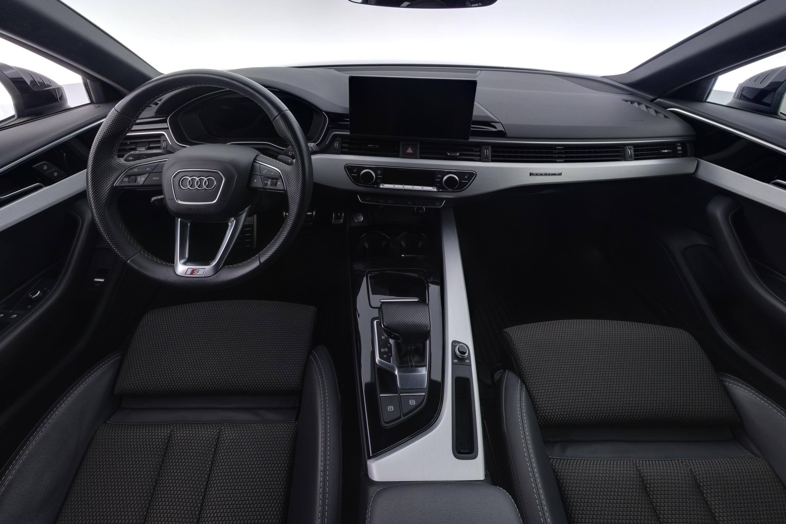 AUDI A4 2021