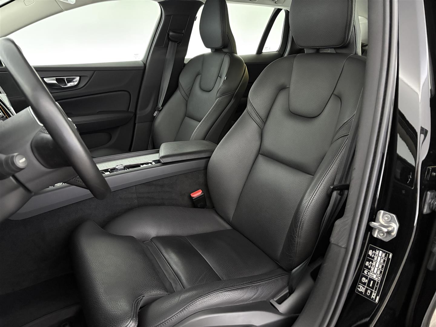 VOLVO V60 2021