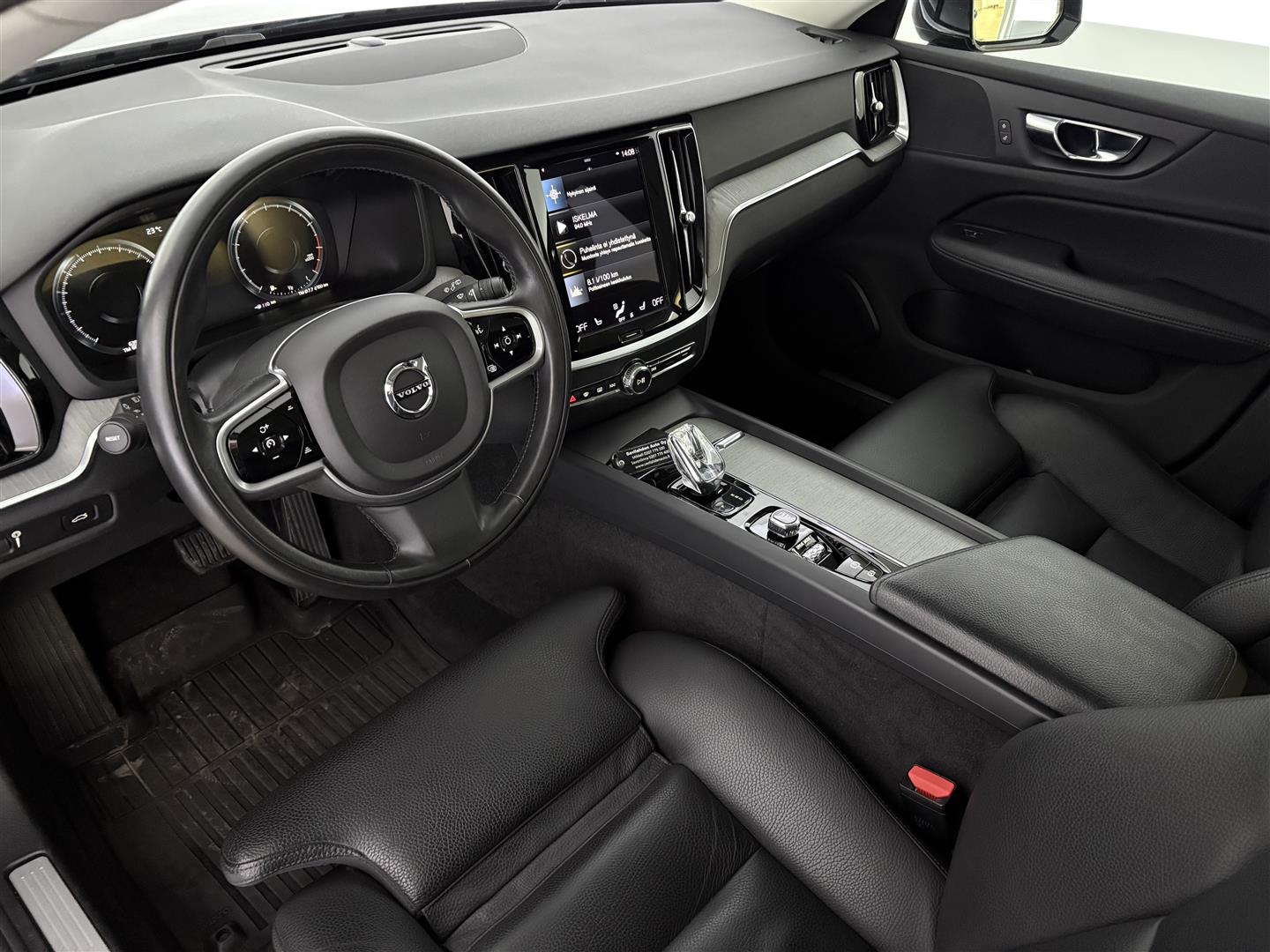 VOLVO V60 2021