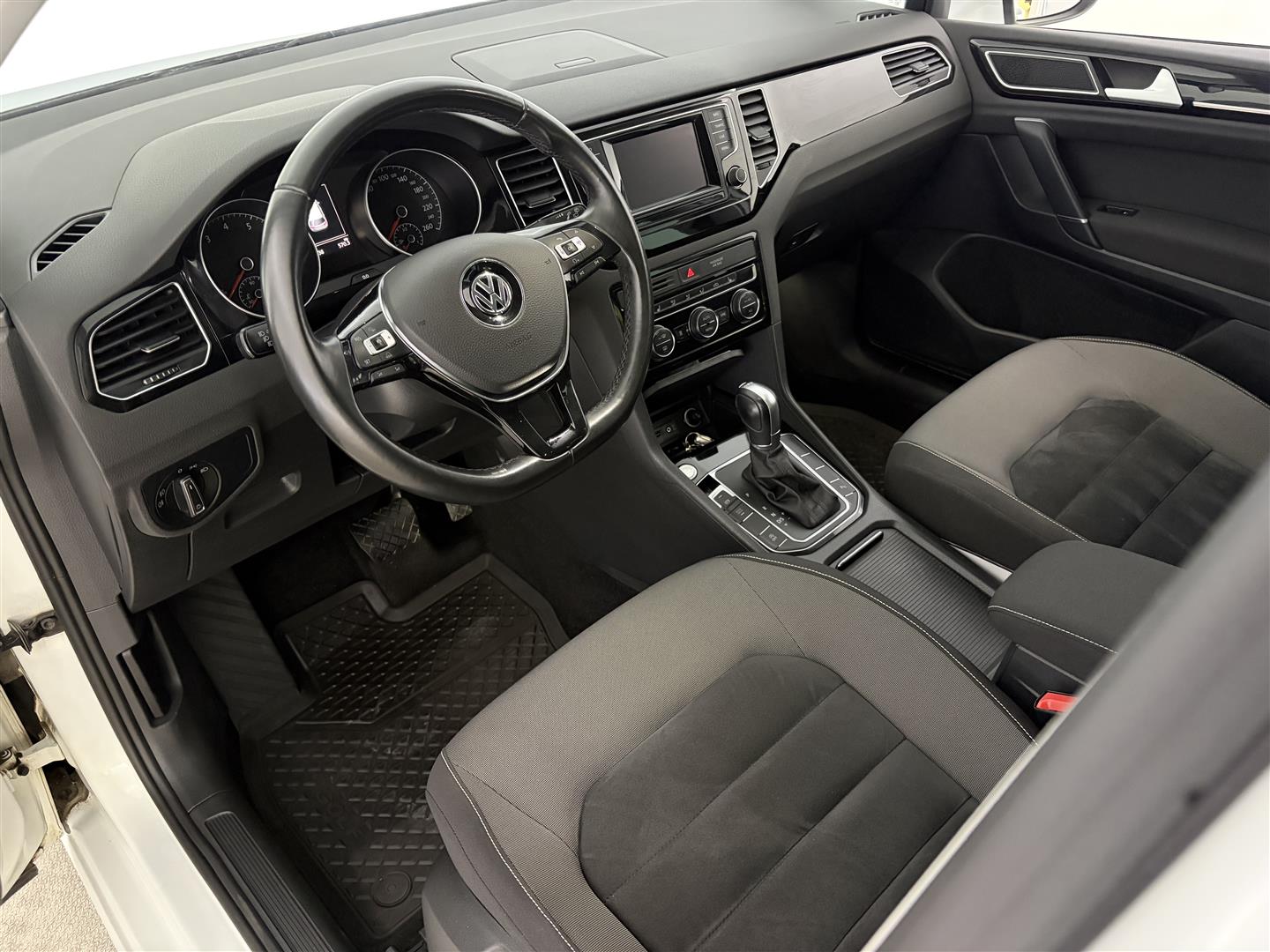 VOLKSWAGEN Golf Sportsvan 2015